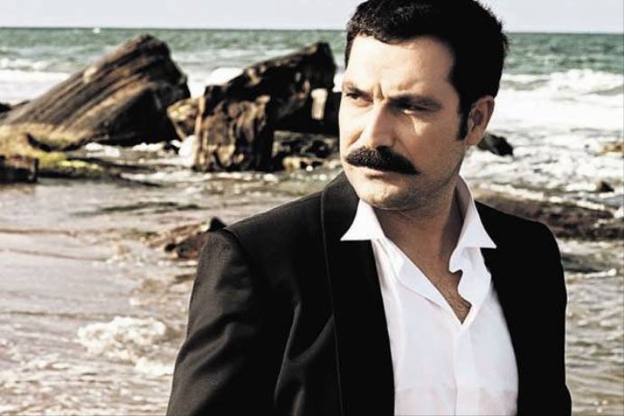 Bülent İnal'dan muhabirlere tepki Bülent İnal'dan muhabirlere tepki