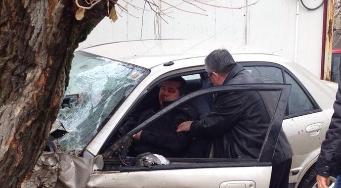 Kütahya'da iki otomobil çarpıştı Kütahya'da iki otomobil çarpıştı