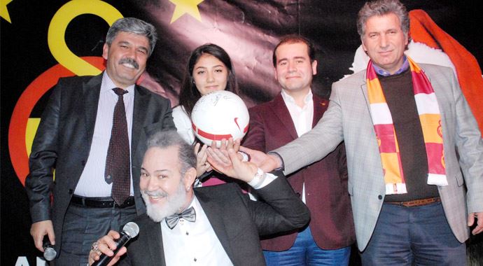 Galatasaray - Fenerbahçe derbisini topu 5 bin liraya satıldı Galatasaray - Fenerbahçe derbisini topu 5 bin liraya satıldı