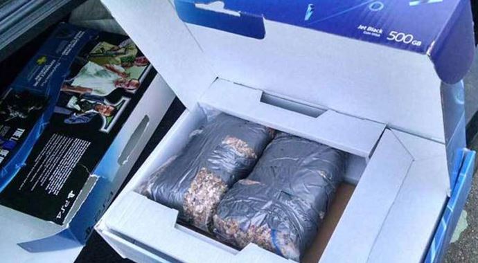 PS4 sipariş etti içinden çıkana şaştı kadı PS4 sipariş etti içinden çıkana şaştı kadı