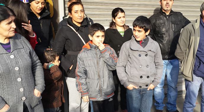 Mahallelinin altınlarını emanet ettiği kuyumcu kayıplara karıştı Mahallelinin altınlarını emanet ettiği kuyumcu kayıplara karıştı