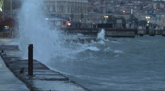 İstanbul lodosa teslim oldu
