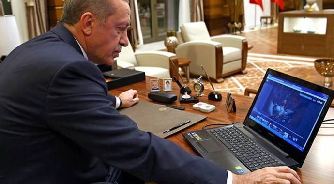Erdoğan'ın masasında dikkat çeken ayrıntı Erdoğan'ın masasında dikkat çeken ayrıntı