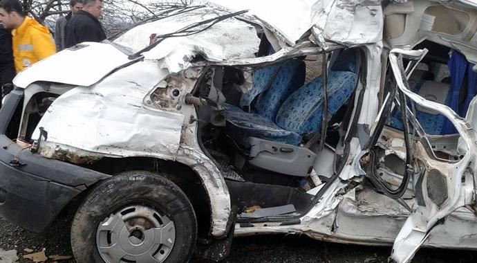 Adana'da trafik kazası, ölü ve yaralılar var
