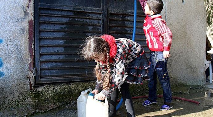 Suriyeliler şimdi de susuzluğun pençesinde Suriyeliler şimdi de susuzluğun pençesinde