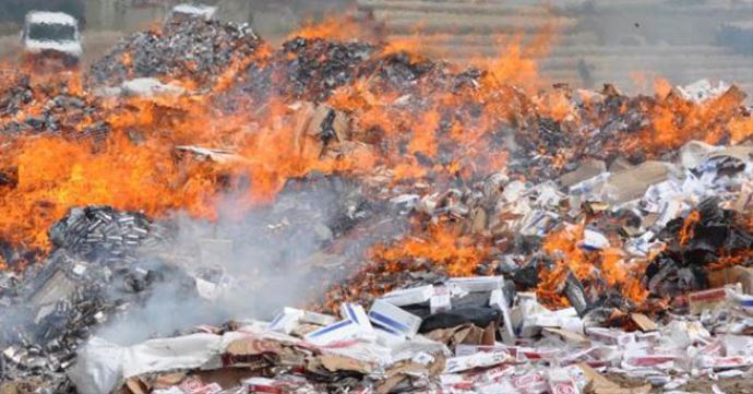 100 bin paket kaçak sigara böyle imha edildi 100 bin paket kaçak sigara böyle imha edildi