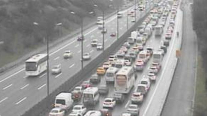 İstanbul trafiğini kilitleyen kaza İstanbul trafiğini kilitleyen kaza