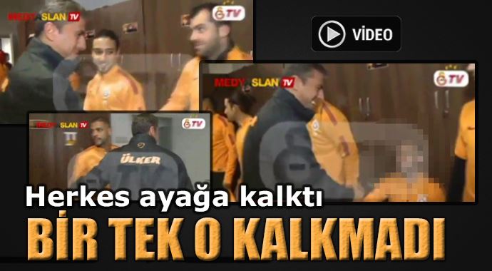 Herkes ayağa kalktı, Sneijder kalkmadı Herkes ayağa kalktı, Sneijder kalkmadı