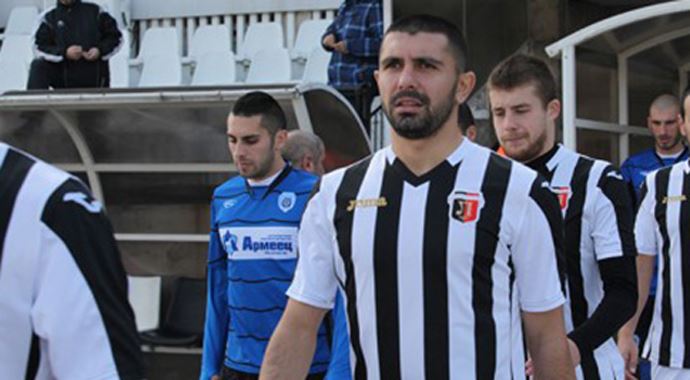 Hakeme şişe fırlatan oyuncuya 10 maç ceza Hakeme şişe fırlatan oyuncuya 10 maç ceza