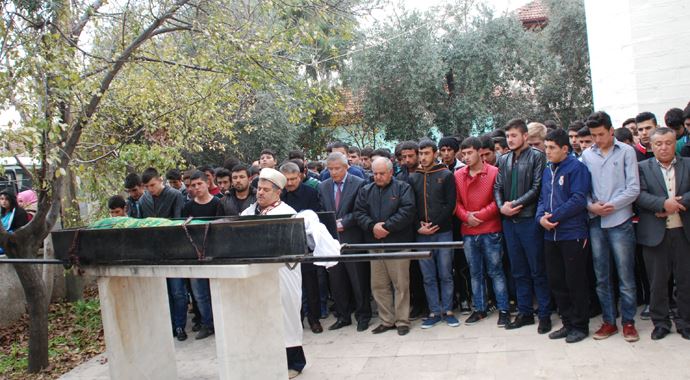 Önce bıçaklanmış sonra boğazı kesilmiş Önce bıçaklanmış sonra boğazı kesilmiş