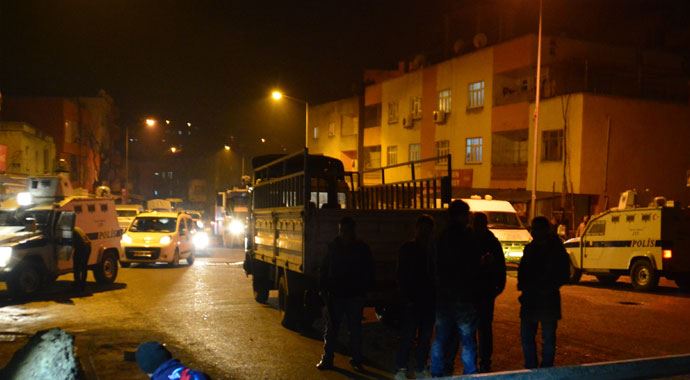 İzinsiz gösteriye polis müdahalesi İzinsiz gösteriye polis müdahalesi