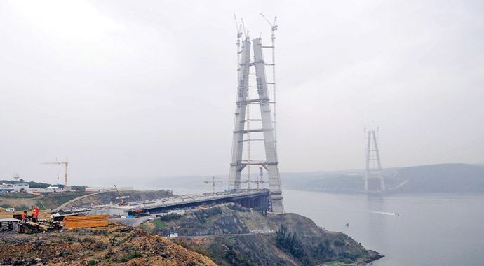 Dev projeler işsizliğe çare oldu, 150 bin kişi ekmek yiyor Dev projeler işsizliğe çare oldu, 150 bin kişi ekmek yiyor