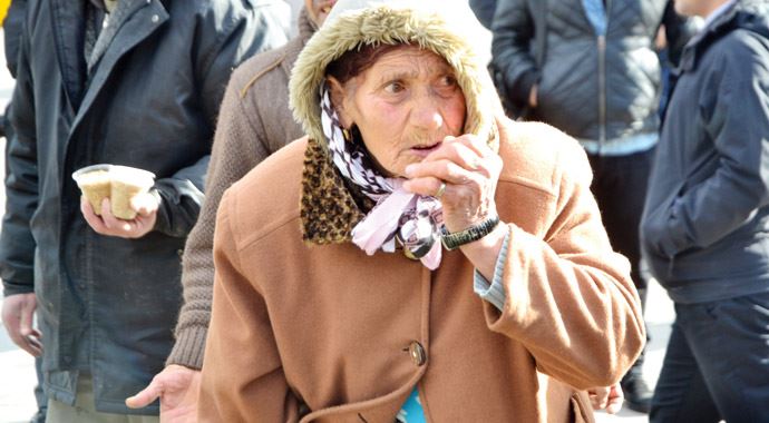 Zabıta attı onlar çıkardı