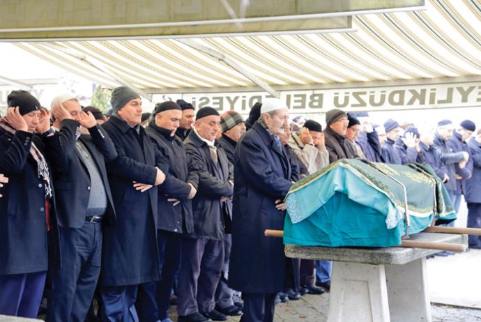 Osman Algül'ün annesi vefat etti Osman Algül'ün annesi vefat etti
