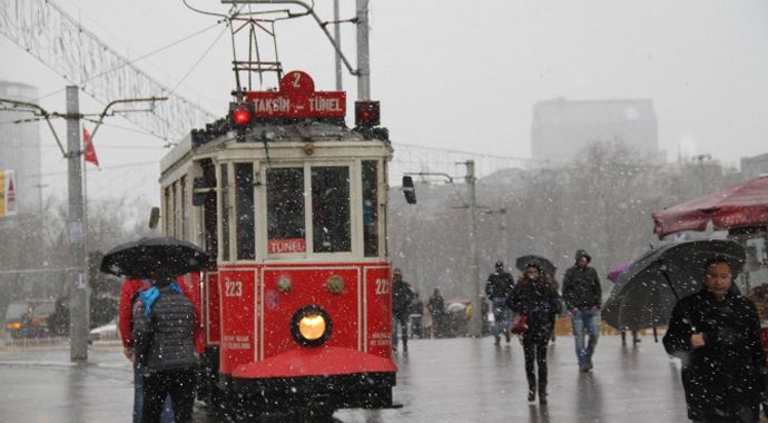İstanbul'dan kar devam ediyor (Son durum) İstanbul'dan kar devam ediyor (Son durum)