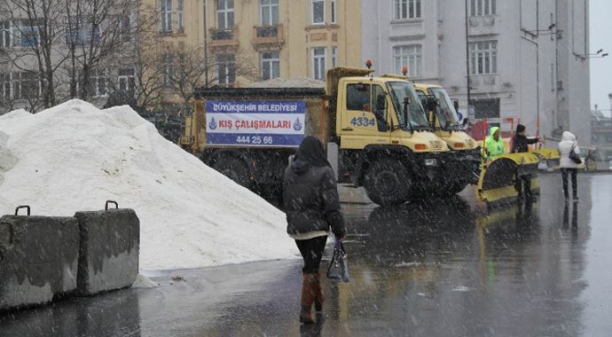 İstanbul&#039;da kar yağışı 425 kamerayla izleniyor