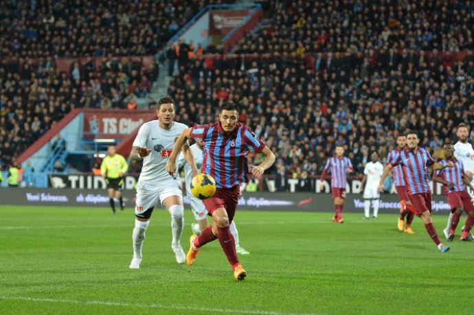 Zirve Trabzonspor&#039;a uzak