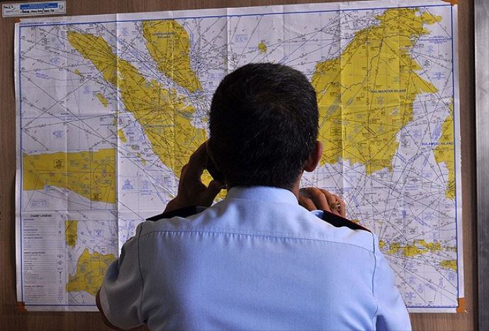 AirAsia uçağını arama çalışmaları sürüyor, 7 ceset bulundu AirAsia uçağını arama çalışmaları sürüyor, 7 ceset bulundu
