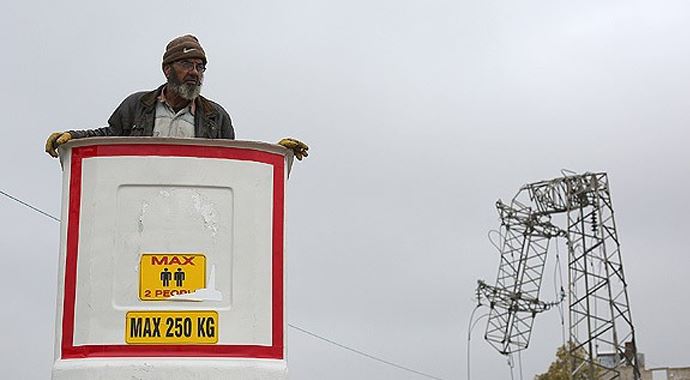 Esad'ın yeni hedefi elektrik direkleri Esad'ın yeni hedefi elektrik direkleri