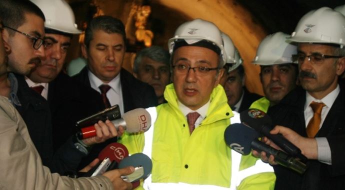 Bakan Elvan Tünelleri inceledi Bakan Elvan Tünelleri inceledi