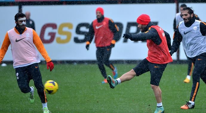 Galatasaray Beşiktaş'a bileniyor Galatasaray Beşiktaş'a bileniyor