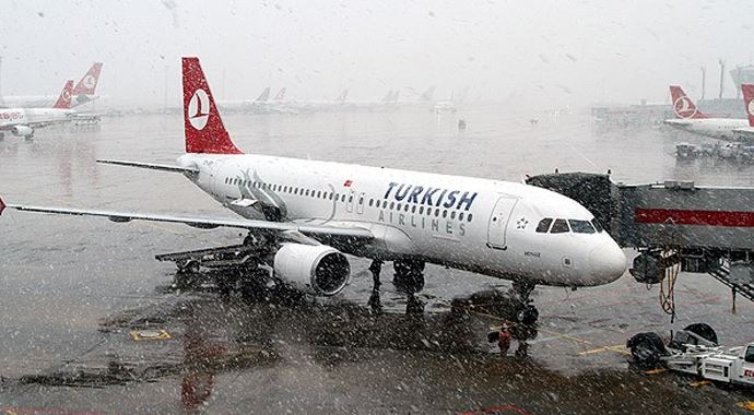 Hava ulaşımına kar engeli