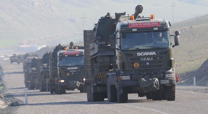 Cizre'ye tank sevkiyatı başladı! Cizre'ye tank sevkiyatı başladı!