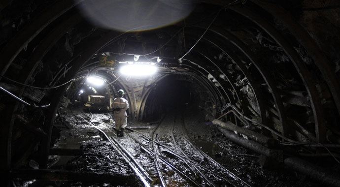 Kar yağışı madencileri ocakta mahsur bıraktı