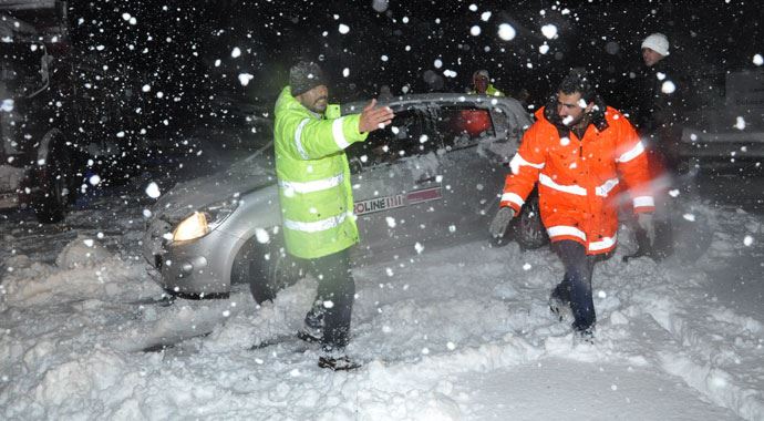 Türkiye kışa merhaba dedi, İzmir'e bile kar yağdı Türkiye kışa merhaba dedi, İzmir'e bile kar yağdı