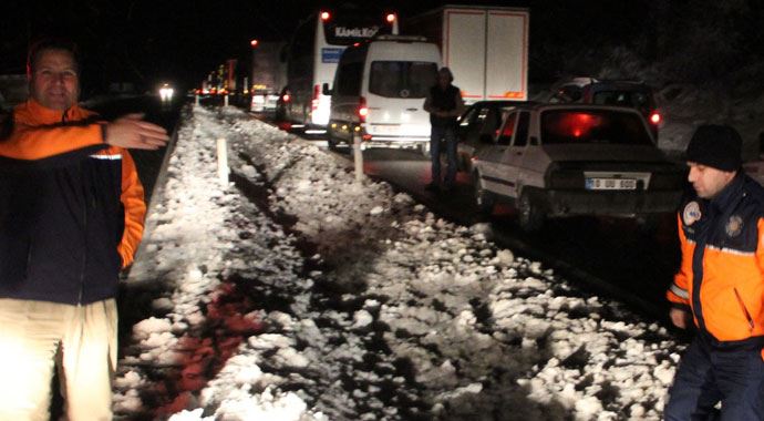 İstanbul&#039;a bağlanan yol 7 saat sonra açıldı