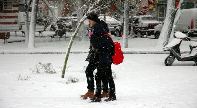 Tekirdağ'da okullar kar sebebi ile tatil edildi Tekirdağ'da okullar kar sebebi ile tatil edildi