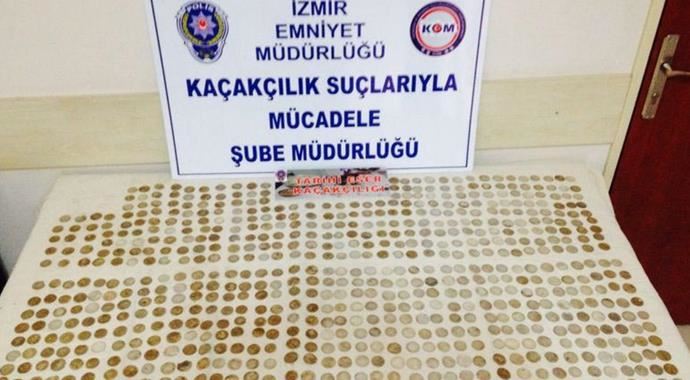 Tarihi eserleri satmaya çalışırken yakalandılar Tarihi eserleri satmaya çalışırken yakalandılar