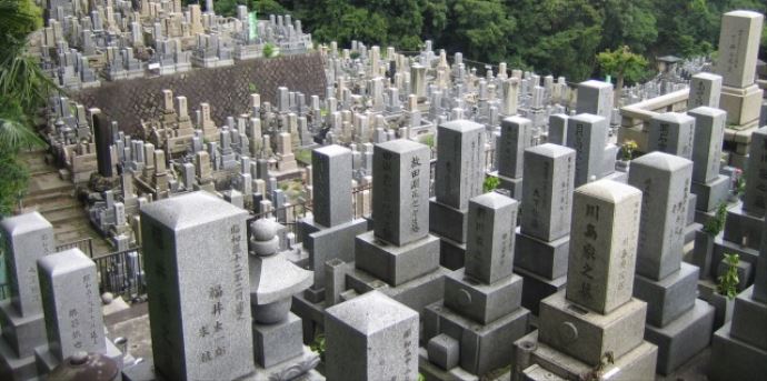Japonya'daki mezarın 143 yıllık gizemi çözüldü Japonya'daki mezarın 143 yıllık gizemi çözüldü