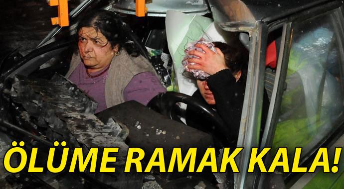 Çanakkale'de feci kaza: 3 yaralı Çanakkale'de feci kaza: 3 yaralı