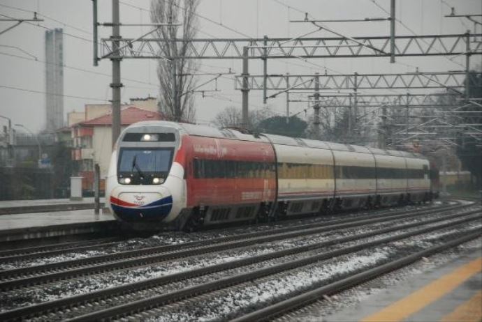 Adapazarı-İstanbul banliyö tren deneme seferleri başladı