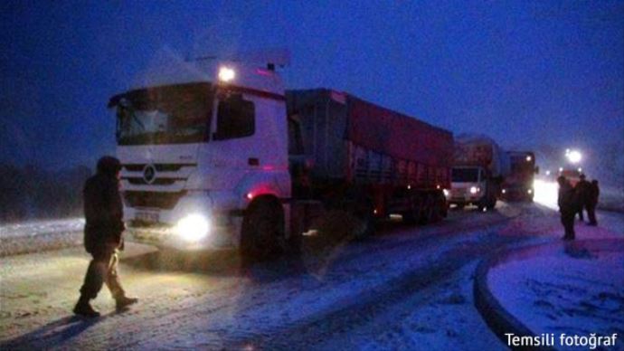 Bursa - Ankara yolu ulaşıma kapandı Bursa - Ankara yolu ulaşıma kapandı