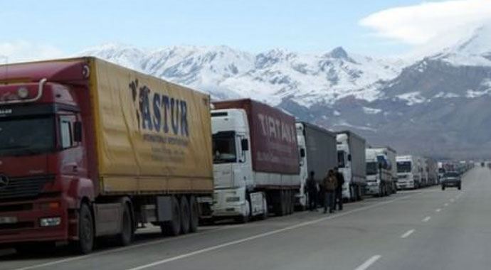 20 kilometrelik TIR kuyruğu 20 kilometrelik TIR kuyruğu