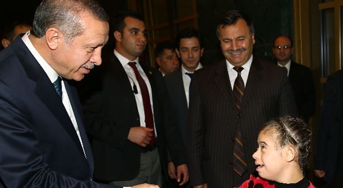 Erdoğan engelli çocukları kıramadı Erdoğan engelli çocukları kıramadı
