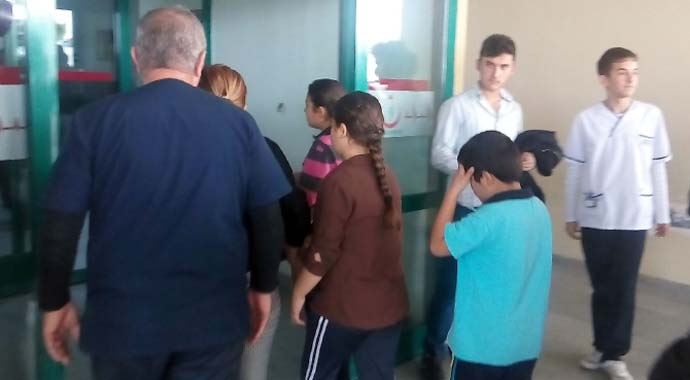 Tam 50 öğrenci hastanelik oldu Tam 50 öğrenci hastanelik oldu