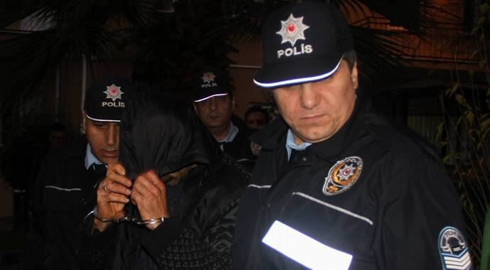 Ağabeyini öldürdükten sonra kendini ihbar etti Ağabeyini öldürdükten sonra kendini ihbar etti