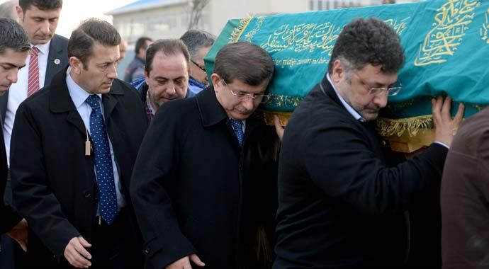 İşadamı Fahreddin Tivnikli'nin cenazesi defnedildi İşadamı Fahreddin Tivnikli'nin cenazesi defnedildi