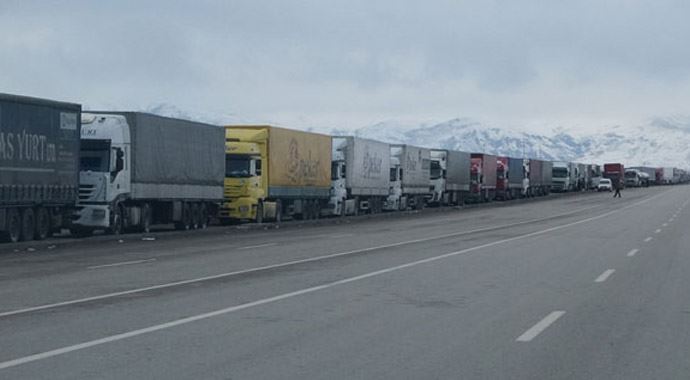 Türkiye ve İran TIR sorununu görüşecek 