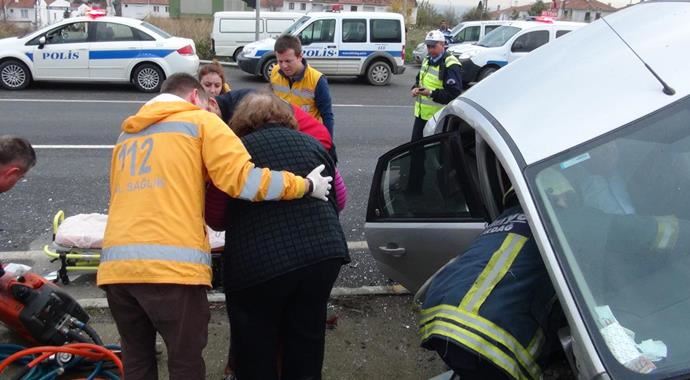 Tekirdağ'da feci kaza! 6 yaralı Tekirdağ'da feci kaza! 6 yaralı