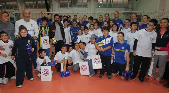 Fenerbahçe Grundig&#039;e anlamlı ziyaret
