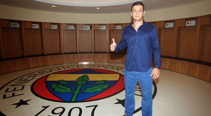 Trabzonspor, Fenerbahçeli yıldızı renklerine bağladı