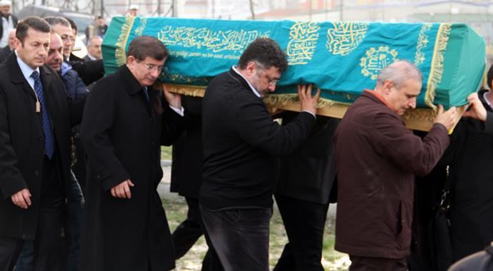 Başbakan Davutoğlu İnan&#039;ın cenaze törenine katıldı