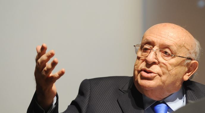 Süleyman Demirel hastanede tedavi görmeye başladı Süleyman Demirel hastanede tedavi görmeye başladı