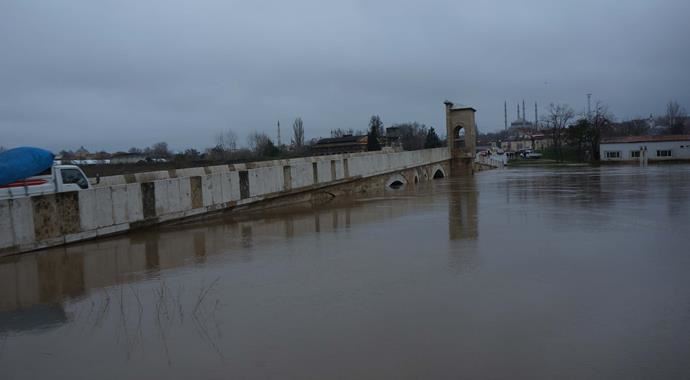 Edirne'de Tunca'dan sonra Meriç nehri de taştı