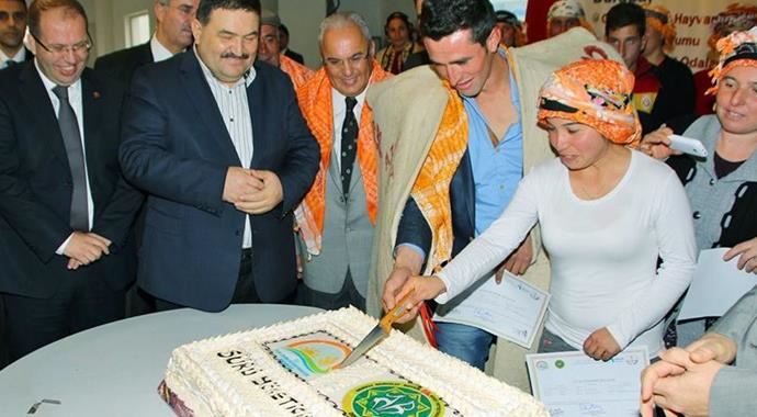 Çobanlık kursunda tanışıp sertifika töreninde nişanlandılar