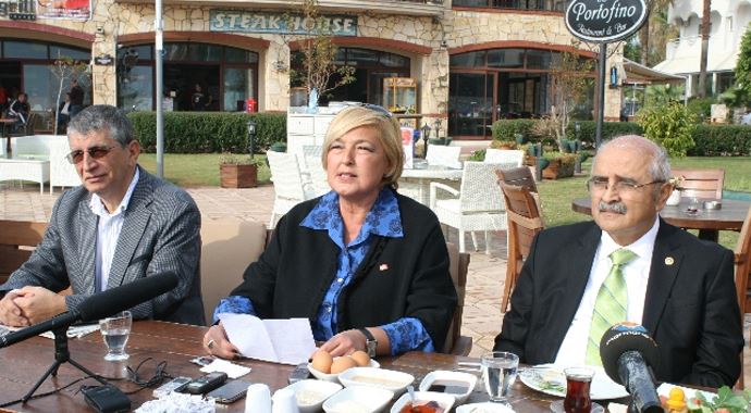 CHP'den Tarhan'a bölücü suçlaması CHP'den Tarhan'a bölücü suçlaması